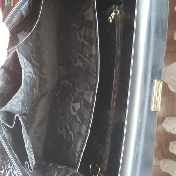 𝅺FERRAGAMO black leather tote. - Picture 7 of 8
